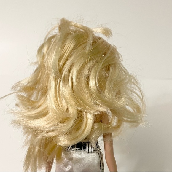 Bratz Doll Cloe MGA Doll - Picture 9 of 16